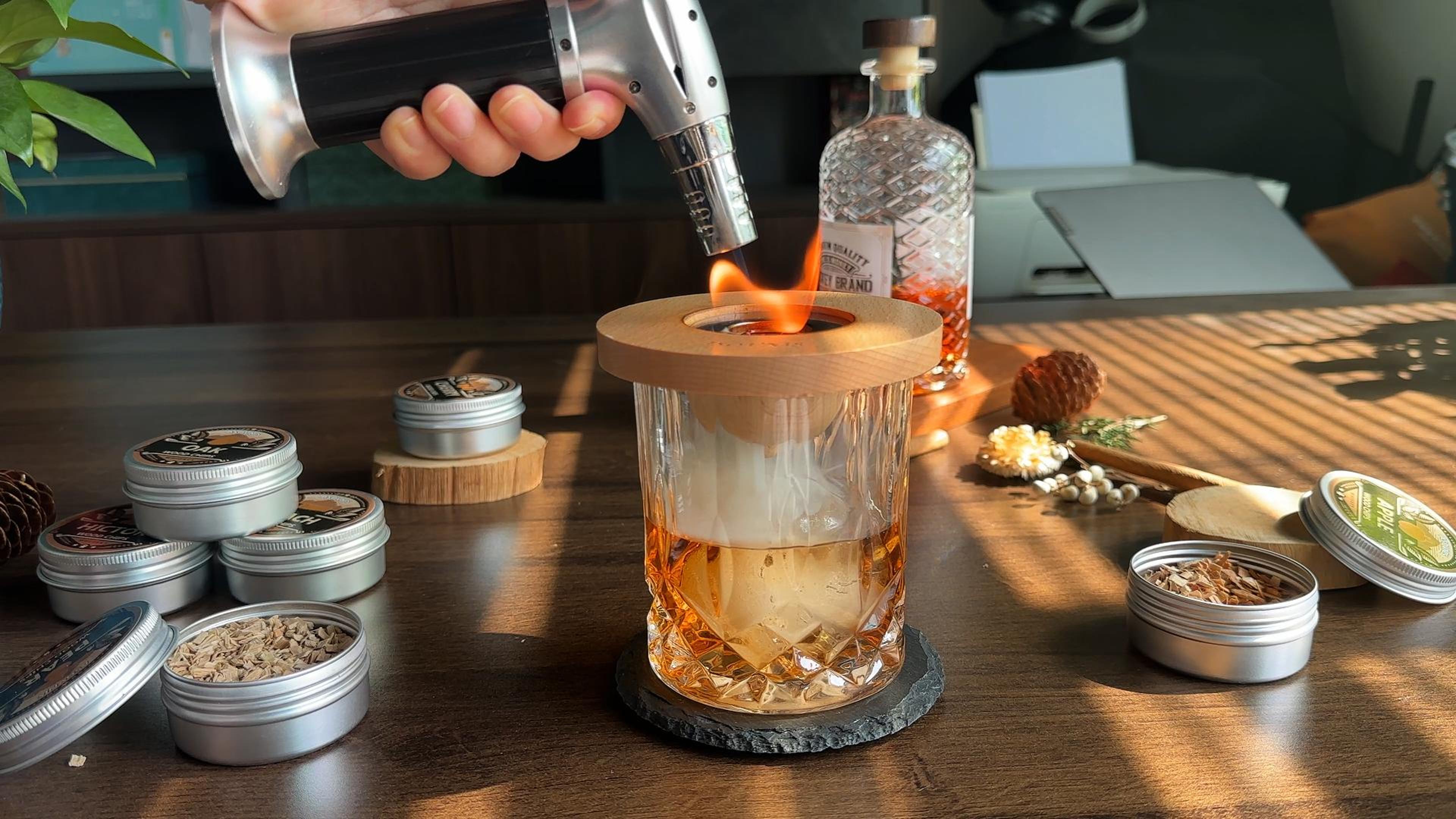 Whiskey Smoker Kit with Torch - 6 Flavors Wood Chips, 2 Glasses